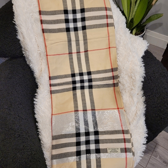 COPY brand new Burberry scarf, measures 27 x 72 - Picture 6 of 6
